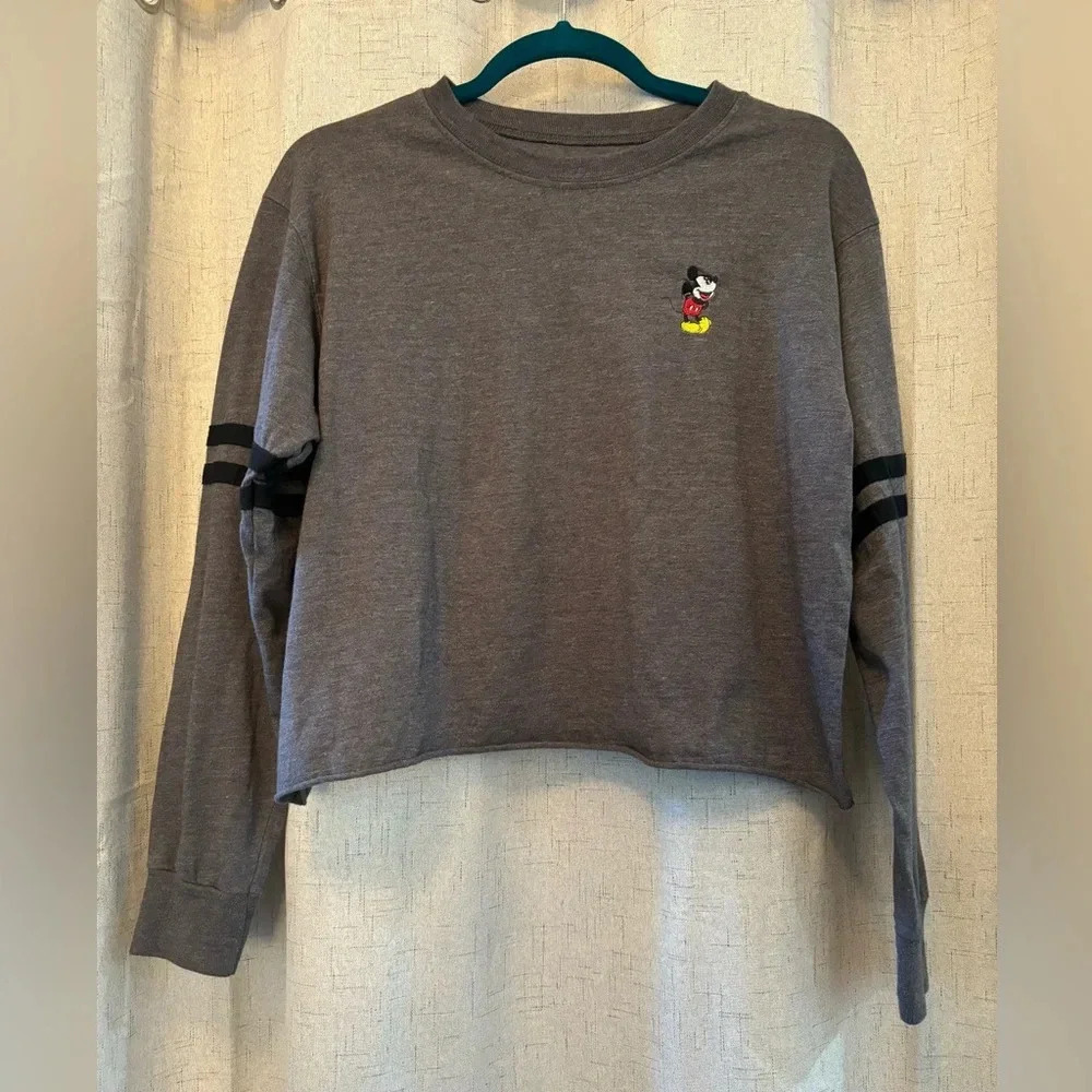 Disney Mickey Mouse T-Shirt Top Womens Size L Gray Cropped‎ Long Sleeve.